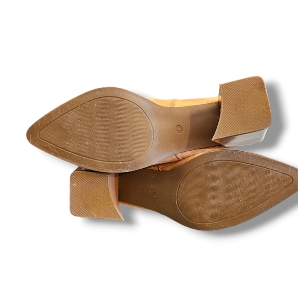 Tan Suede block heel ankle boots. Size 11 - Picture 8 of 8